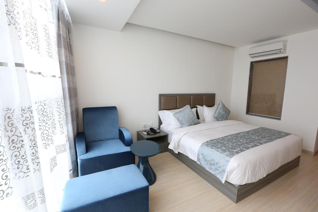 City Hotel And Suites Катманду Экстерьер фото