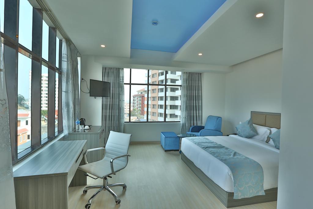 City Hotel And Suites Катманду Экстерьер фото