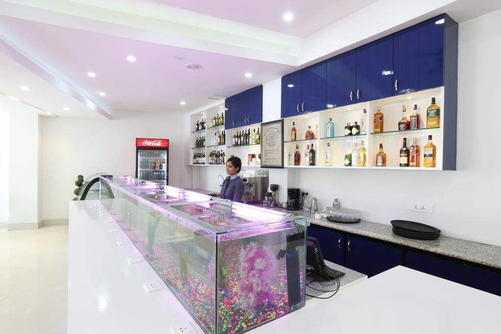City Hotel And Suites Катманду Экстерьер фото